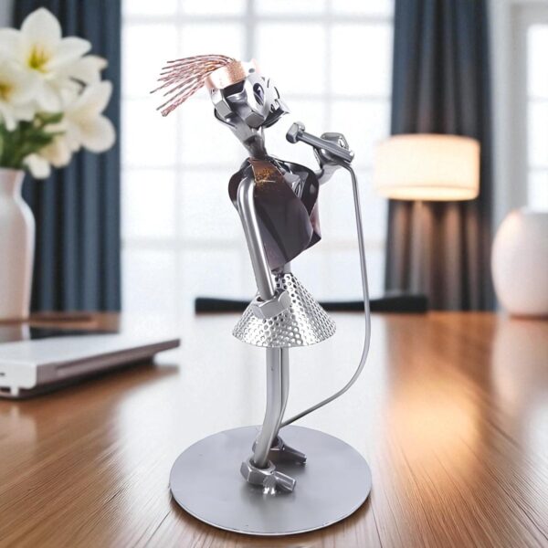 Figurine chanteuse en métal - Cadeau pour une chanteuse