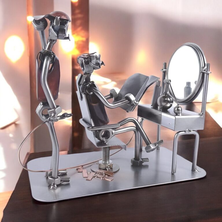 Figurine Décorative BRUBAKER - Coiffeur Barbier à Vis - Objet En Métal Argenté - Décoration Vintage