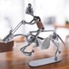 Une figurine en métal représentant un homme à cheval, une idée de cadeau d'anniversaire pour cavalier