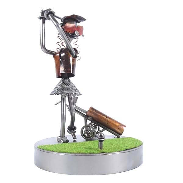 Figurine golfeuse au swing