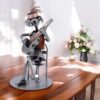 Figurine guitariste femme