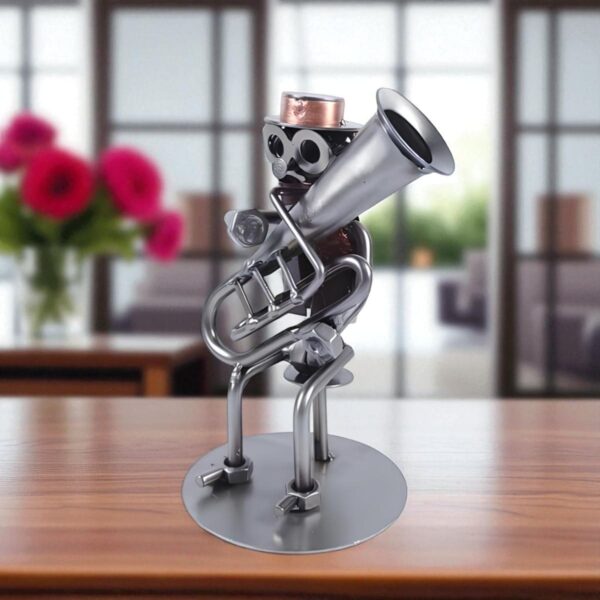 Figurine trompettiste assis