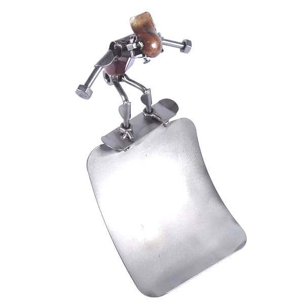 Figurine skateboard