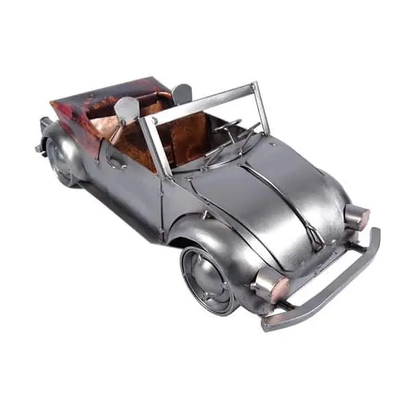 petite voiture en métal
