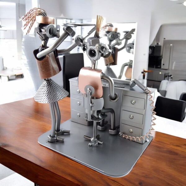 Figurine coiffeuse debout