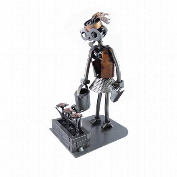 Idée cadeau jardin femme - Figurine jardinière