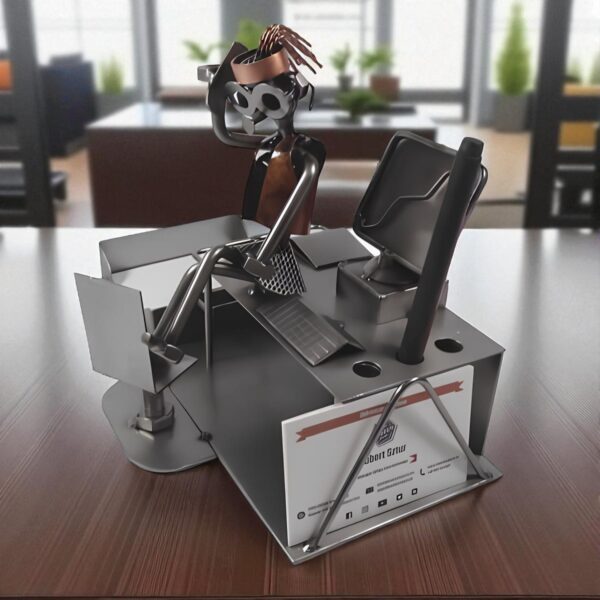 Cadeau original secrétaire - Figurine secrétaire assise sur le bureau