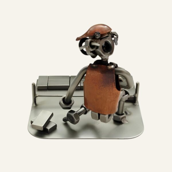 Figurine paveur en métal