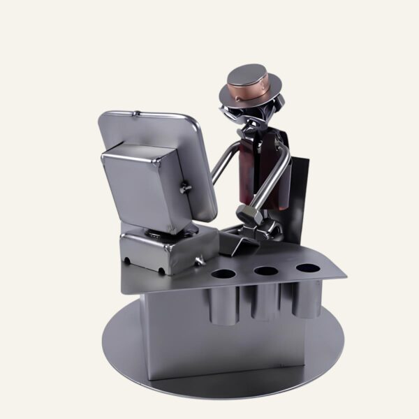 Figurine homme au bureau en métal