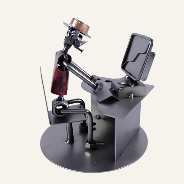 Figurine homme au bureau en métal