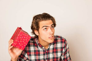 Pourquoi les cadeaux insolites font-ils toujours autant plaisir ?