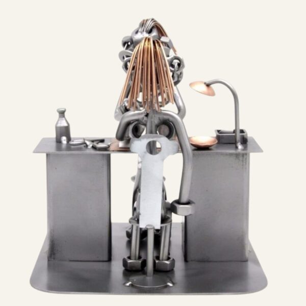 Cadeau pour esthéticienne - Figurine Manucure