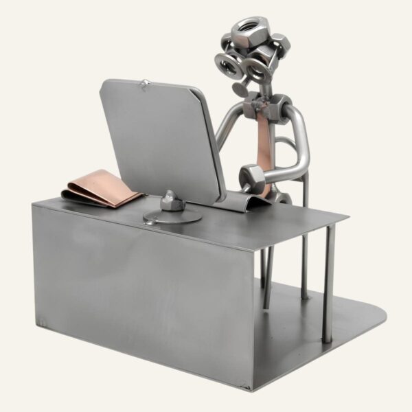 Cadeau informaticien : Figurine informaticien au bureau