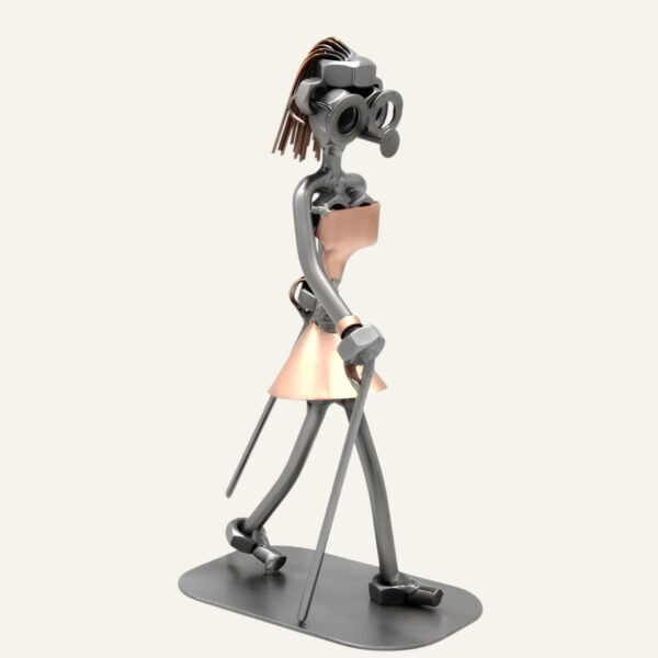 Figurine randonneuse femme