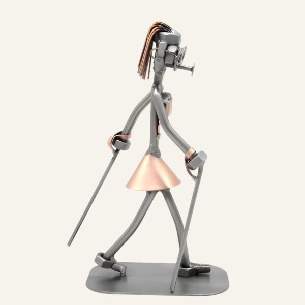 Figurine randonneuse femme