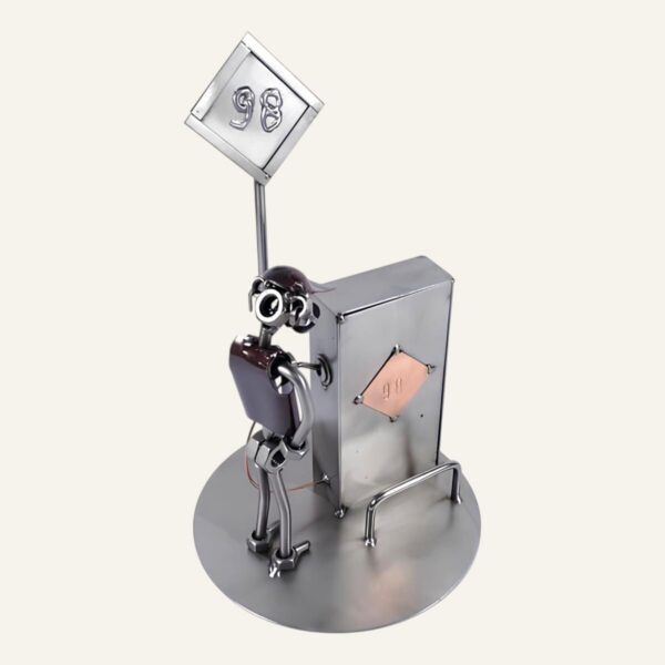 Figurine station service en métal
