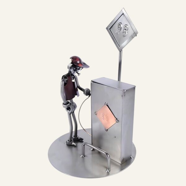 Figurine station service en métal