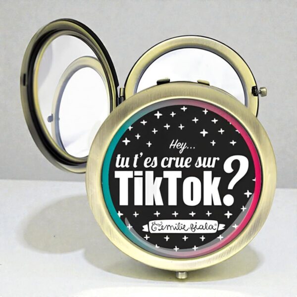 Un miroir de poche rond avec un message rigolo modèle TikTok