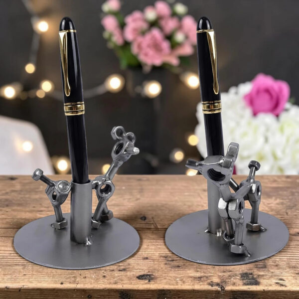 Porte stylo chien en métal - Décoration de bureau